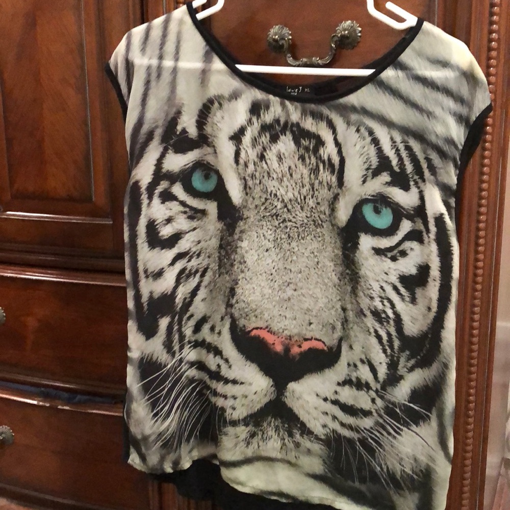 Tiger sleeveless top
